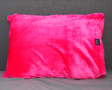 throwbee PILLOWCASE (Classic fitted) - Pink
