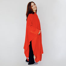 THROWBEE Blanket-Poncho - RED