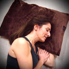 throwbee PILLOWCASE (Classic fitted) - Chocolate Brown