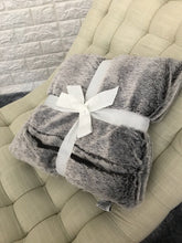 LUXURY COLLECTION THROWBEE Blanket-Poncho - REVERSIBLE Faux Fur